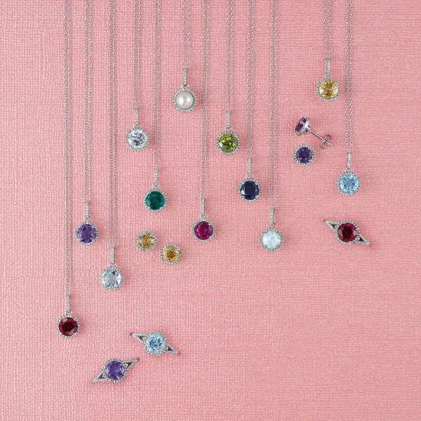 How to Customize Your Diamond Solitaire Engagement Ring
