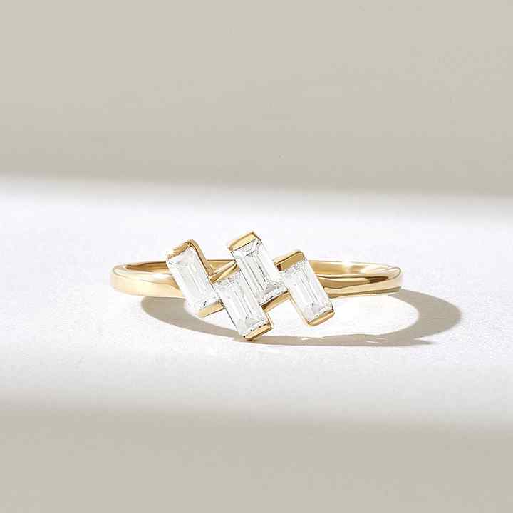 Linda Natural Bar Set Diamond Ring